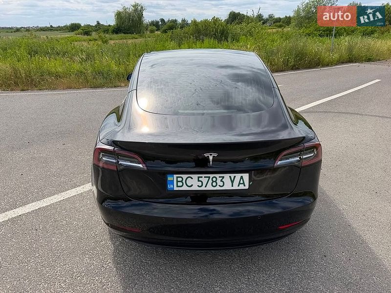 Седан Tesla Model 3 2020 в Львове