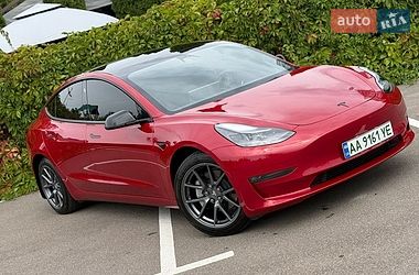 Седан Tesla Model 3 2023 в Киеве