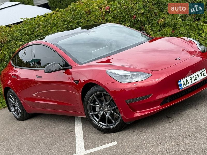 Седан Tesla Model 3 2023 в Киеве