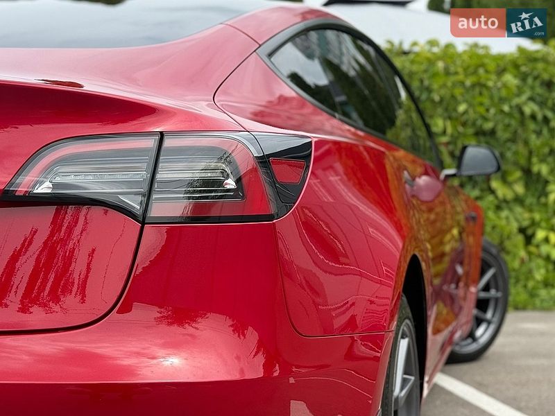 Седан Tesla Model 3 2023 в Киеве