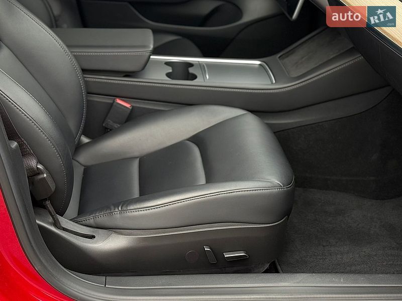 Седан Tesla Model 3 2023 в Киеве