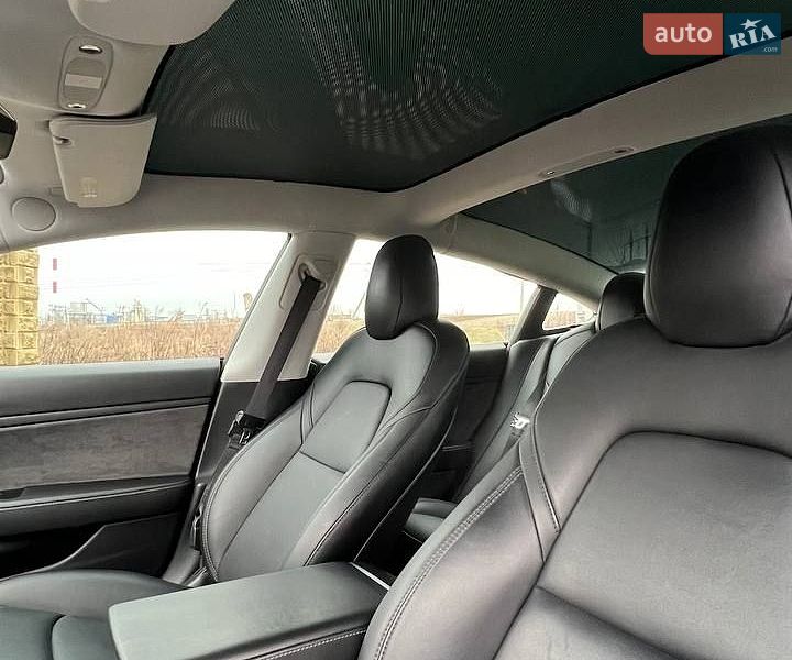 Седан Tesla Model 3 2019 в Ивано-Франковске