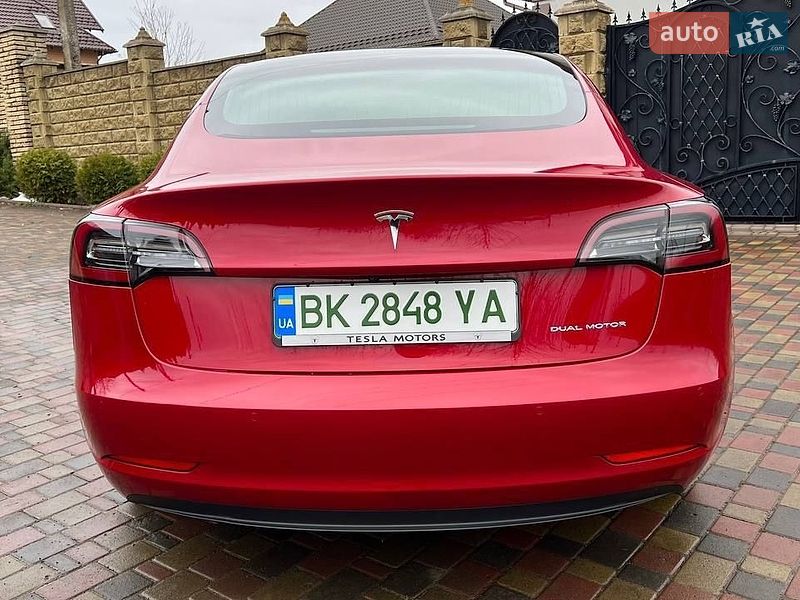 Седан Tesla Model 3 2019 в Ивано-Франковске