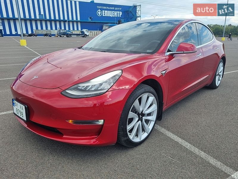 Седан Tesla Model 3 2019 в Рівному