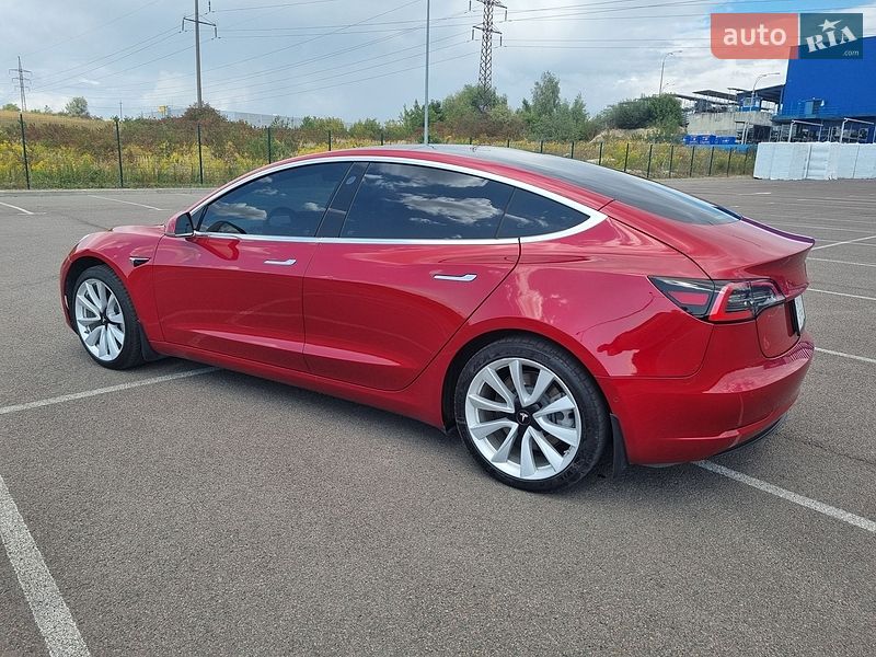 Седан Tesla Model 3 2019 в Рівному