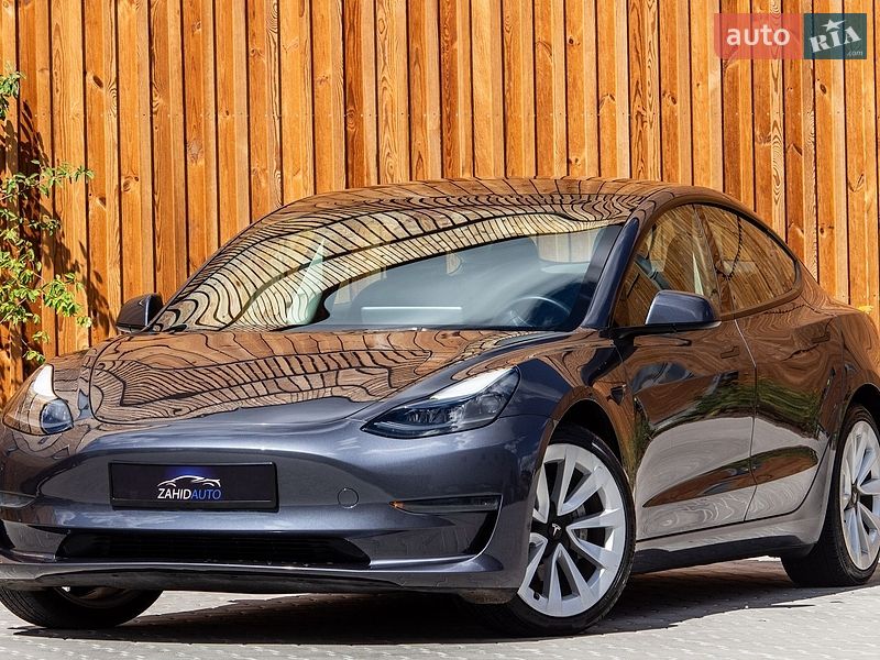 Седан Tesla Model 3 2022 в Львове