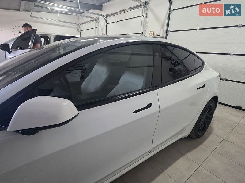Седан Tesla Model 3 2024 в Тернополе