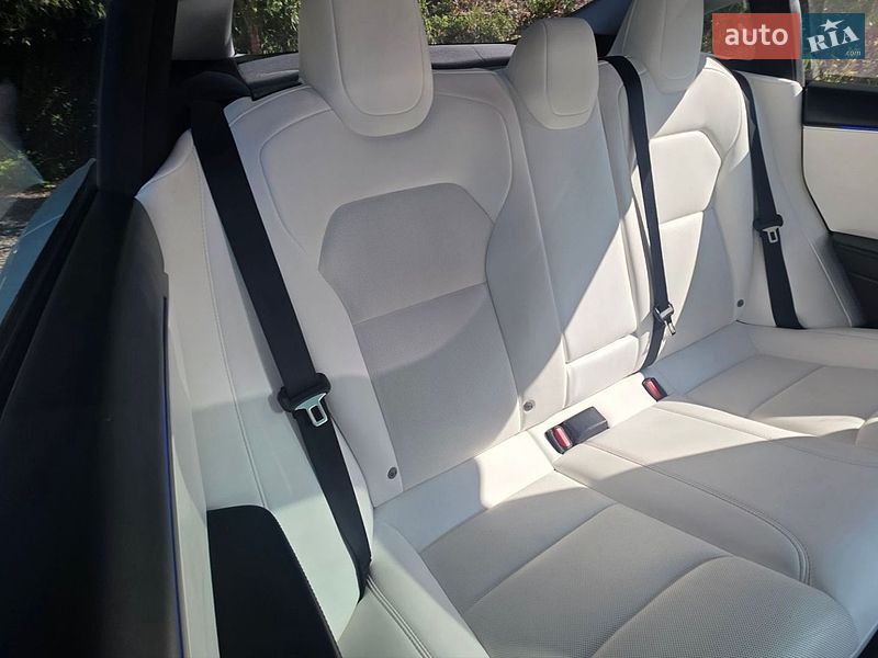 Седан Tesla Model 3 2024 в Тернополе
