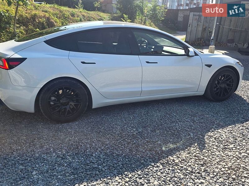 Седан Tesla Model 3 2024 в Тернополе