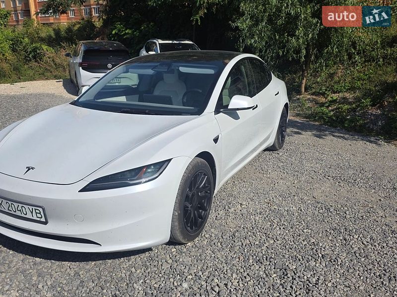 Седан Tesla Model 3 2024 в Тернополе