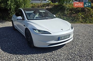 Седан Tesla Model 3 2024 в Тернополе