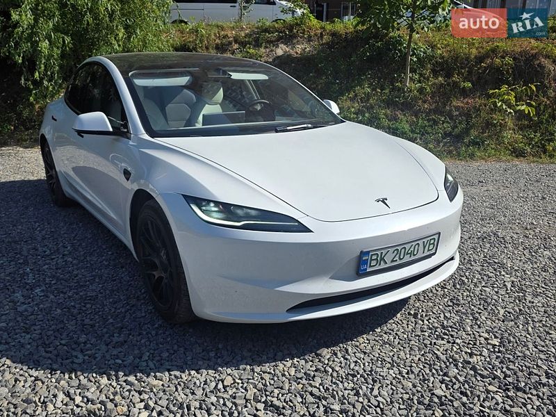 Седан Tesla Model 3 2024 в Тернополе