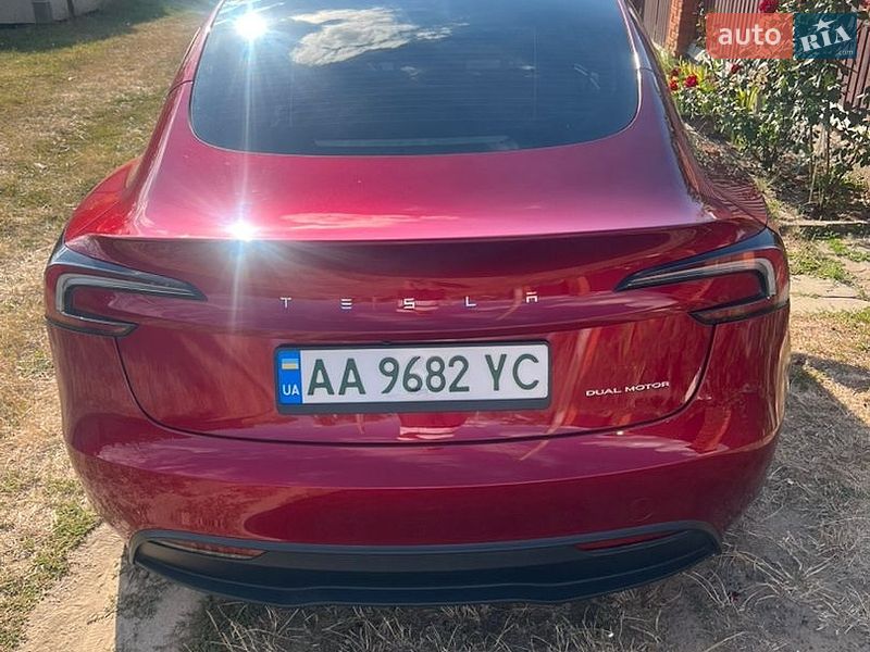 Седан Tesla Model 3 2024 в Києві