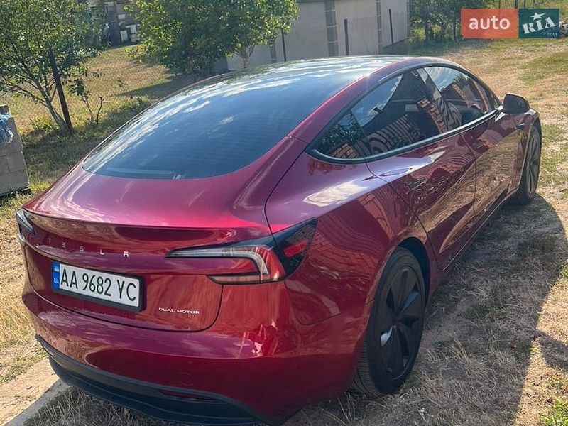 Седан Tesla Model 3 2024 в Києві