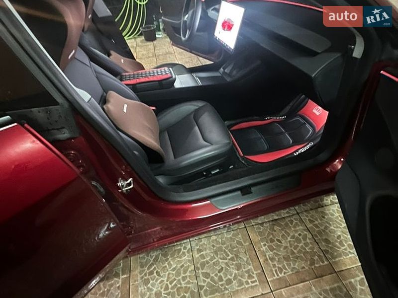 Седан Tesla Model 3 2024 в Києві