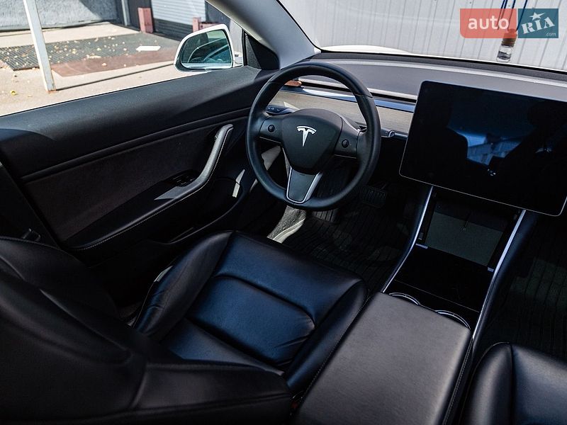 Седан Tesla Model 3 2019 в Киеве