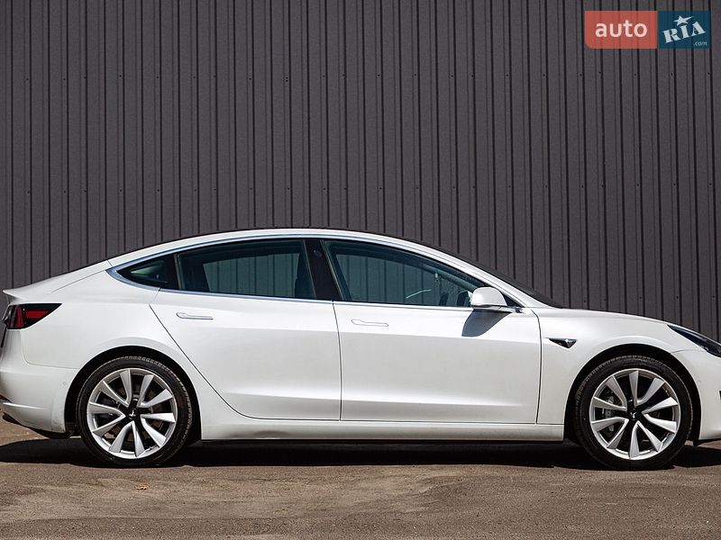 Седан Tesla Model 3 2019 в Киеве