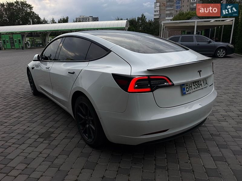 Седан Tesla Model 3 2021 в Кропивницькому