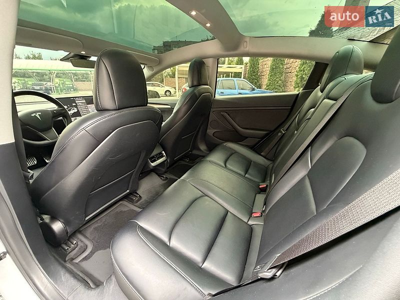 Седан Tesla Model 3 2021 в Кропивницькому