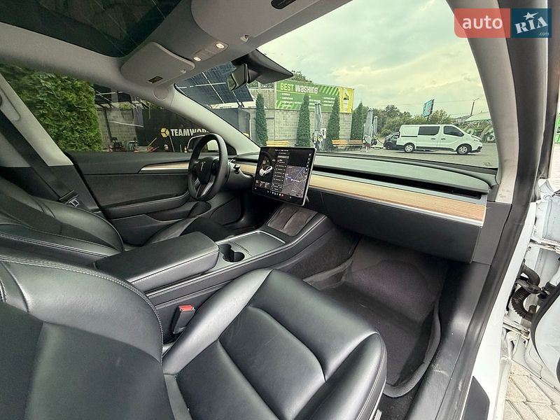 Седан Tesla Model 3 2021 в Кропивницькому