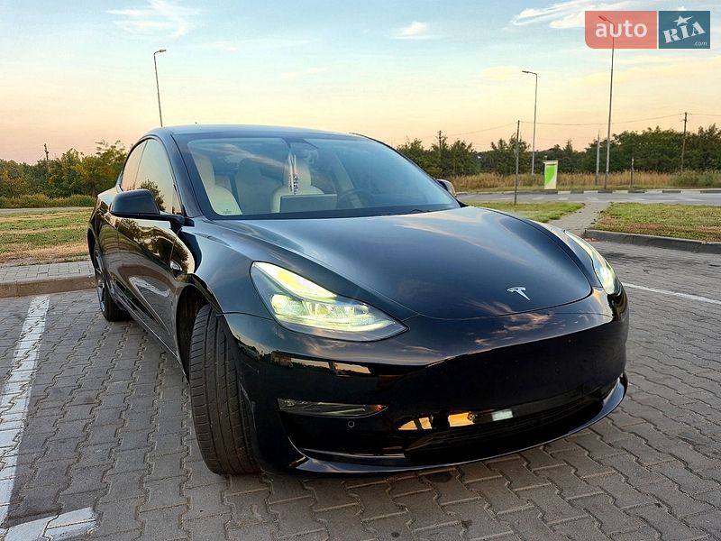 Седан Tesla Model 3 2021 в Дніпрі