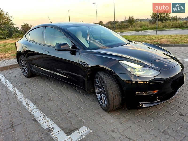 Седан Tesla Model 3 2021 в Дніпрі
