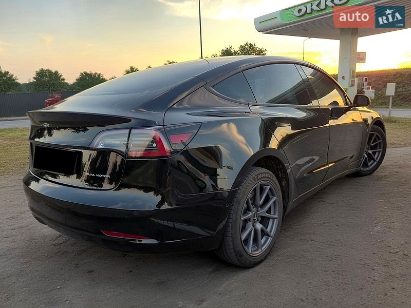 Седан Tesla Model 3 2021 в Дніпрі
