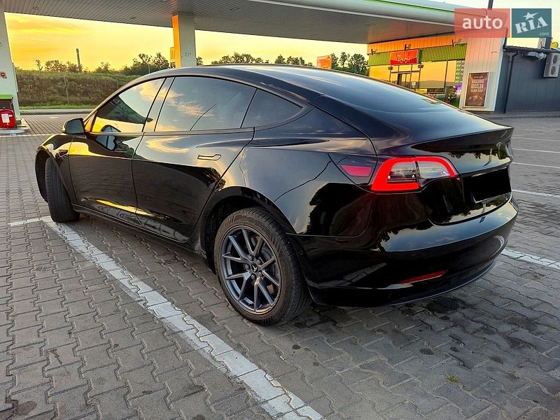 Седан Tesla Model 3 2021 в Дніпрі
