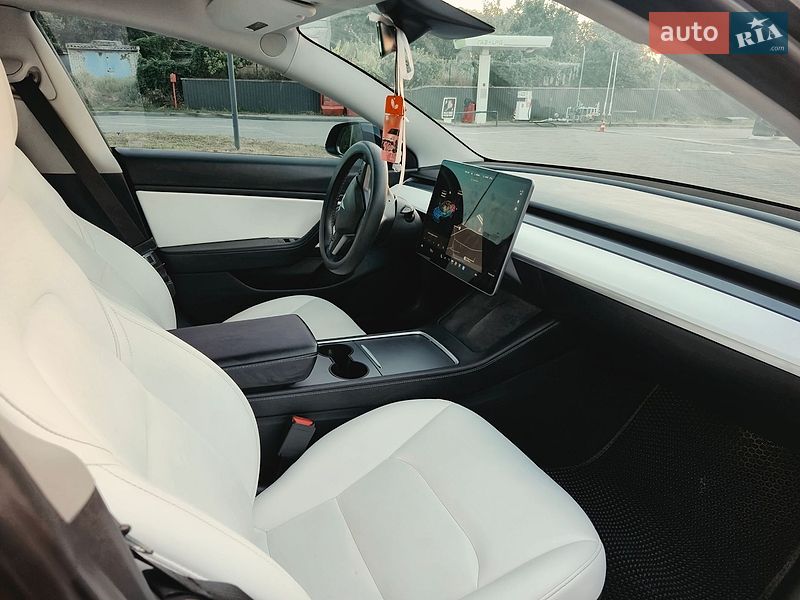 Седан Tesla Model 3 2021 в Дніпрі