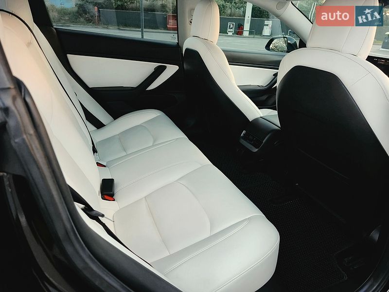 Седан Tesla Model 3 2021 в Дніпрі