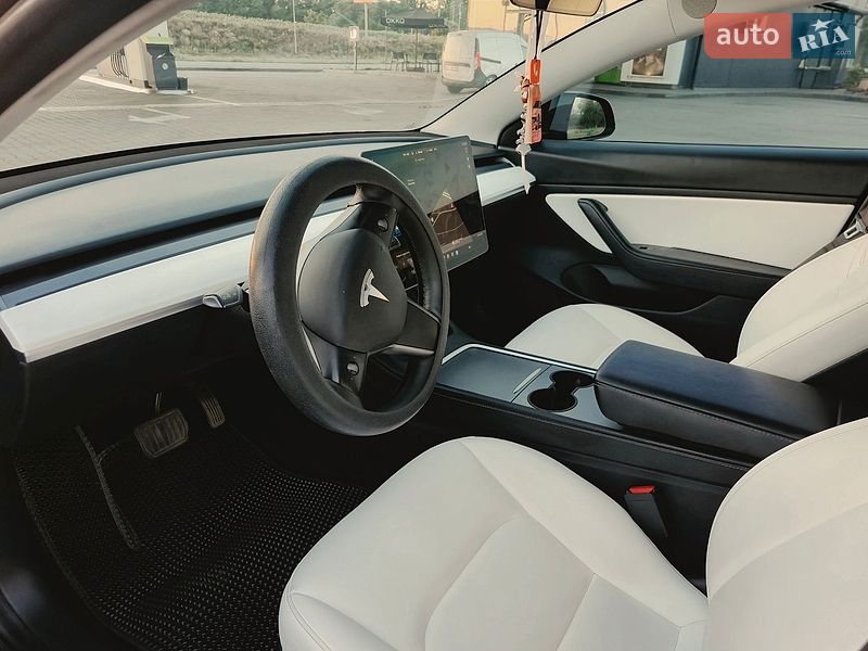 Седан Tesla Model 3 2021 в Дніпрі