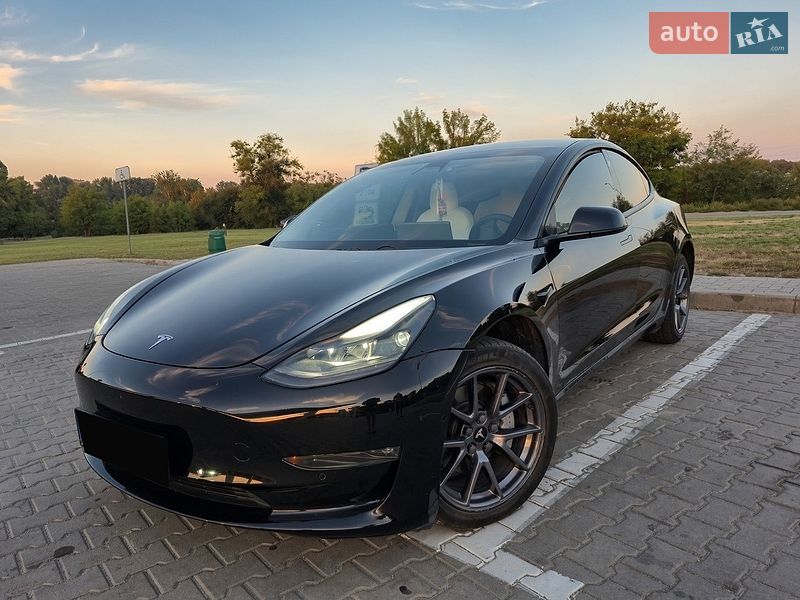 Седан Tesla Model 3 2021 в Дніпрі