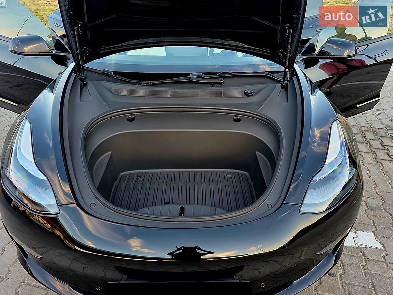 Седан Tesla Model 3 2021 в Дніпрі