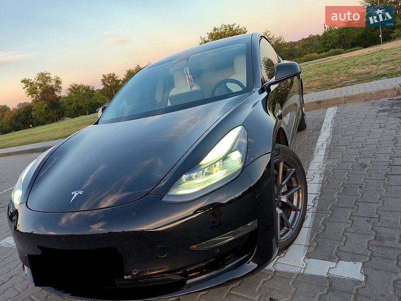 Седан Tesla Model 3 2021 в Днепре