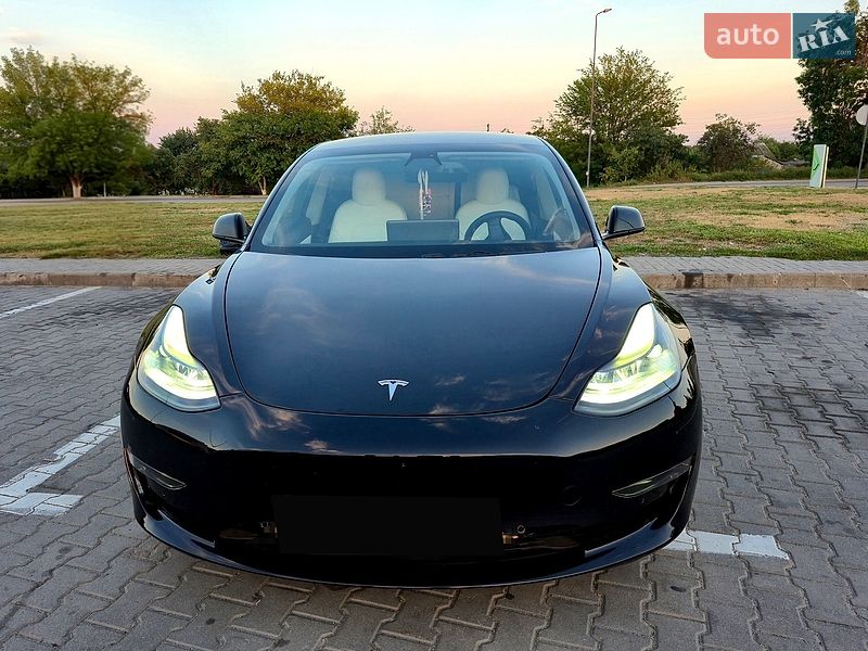 Седан Tesla Model 3 2021 в Дніпрі