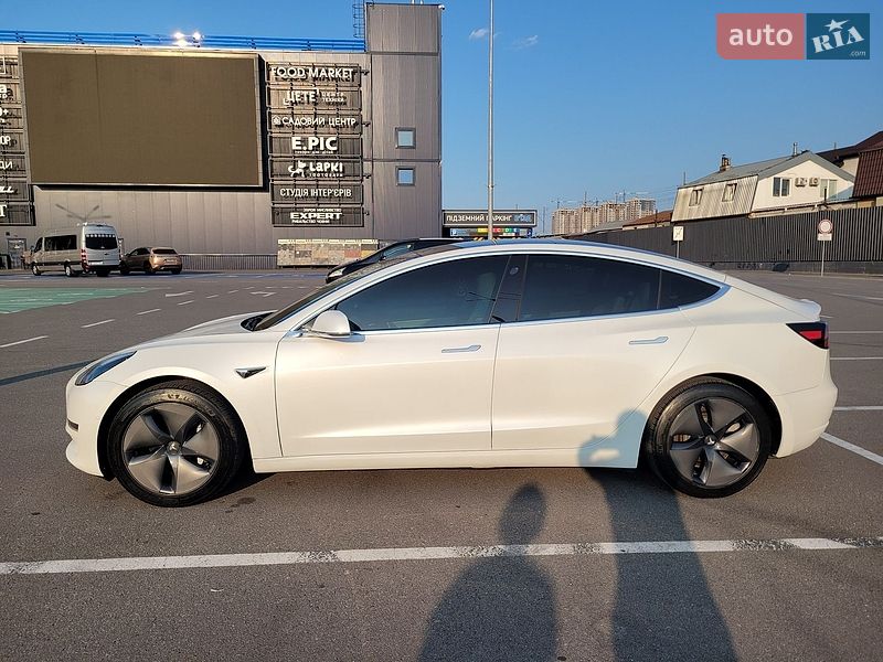Седан Tesla Model 3 2019 в Києві
