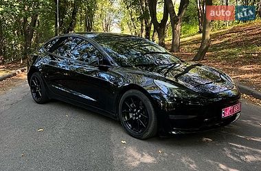 Седан Tesla Model 3 2023 в Львові