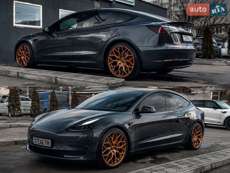 Седан Tesla Model 3 2023 в Черкасах