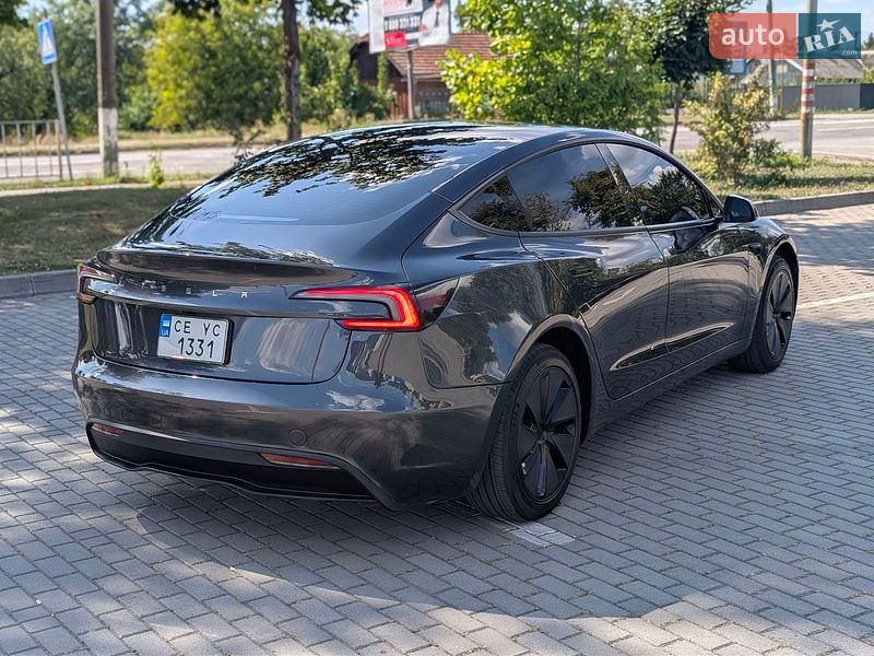 Седан Tesla Model 3 2025 в Коломые