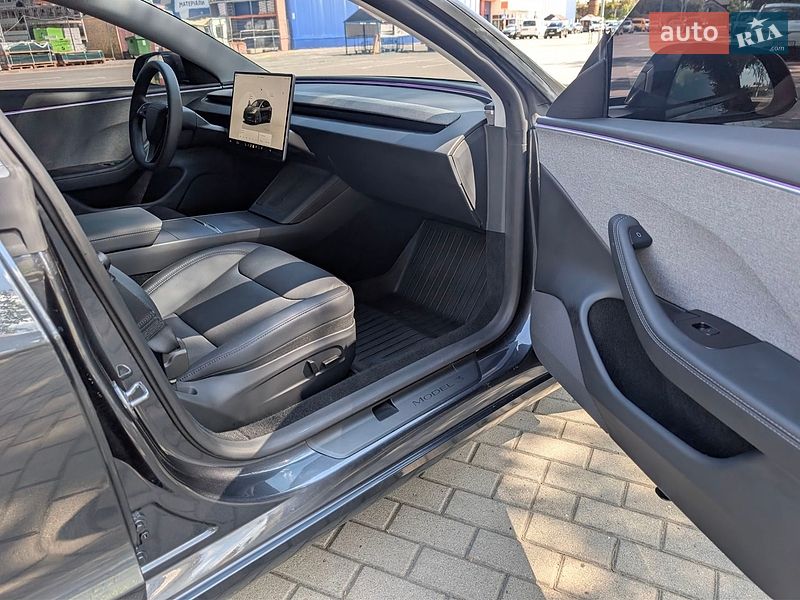 Седан Tesla Model 3 2025 в Коломые