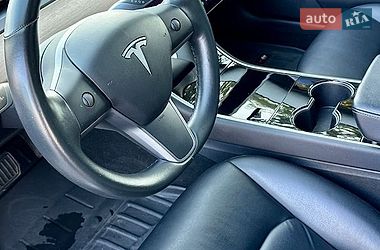 Седан Tesla Model 3 2019 в Києві