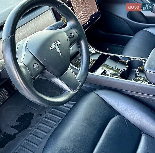 Седан Tesla Model 3 2019 в Києві