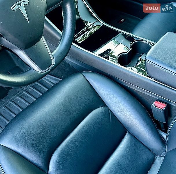 Седан Tesla Model 3 2019 в Києві