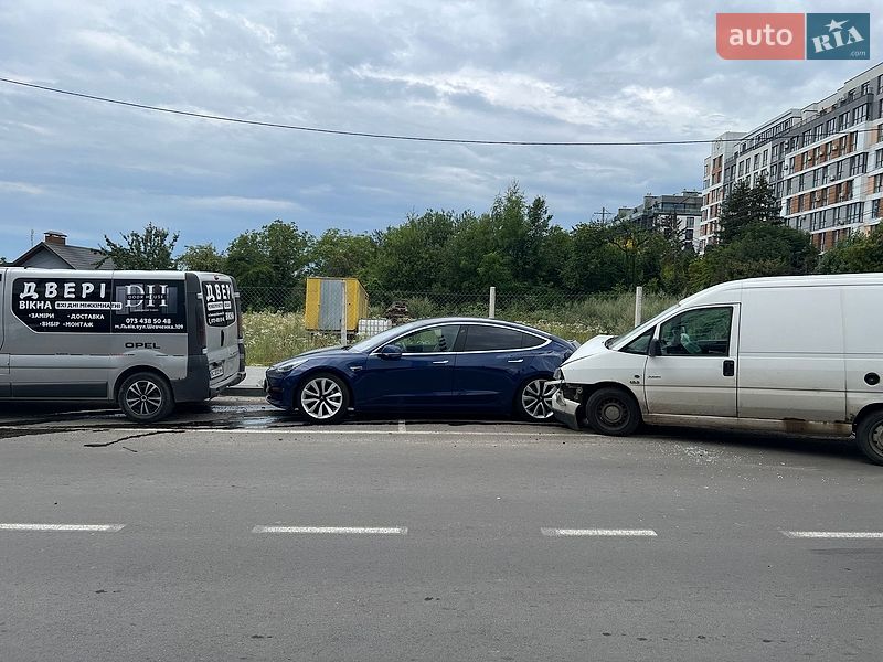 Седан Tesla Model 3 2018 в Львове фото 3 Седан Tesla Model 3 2018 в Львове