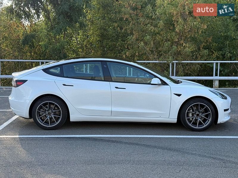 Седан Tesla Model 3 2021 в Киеве фото 3 Седан Tesla Model 3 2021 в Киеве