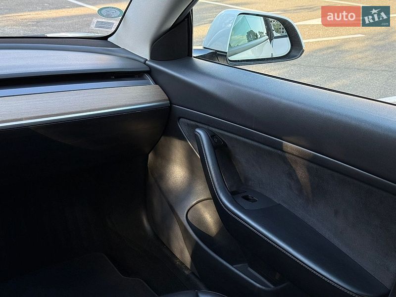 Седан Tesla Model 3 2021 в Києві