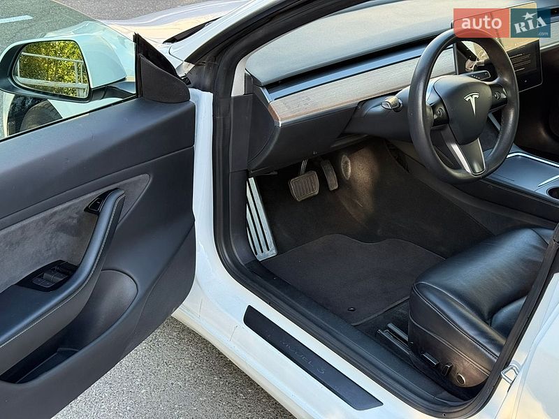 Седан Tesla Model 3 2021 в Києві