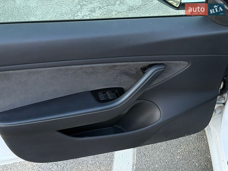 Седан Tesla Model 3 2021 в Києві