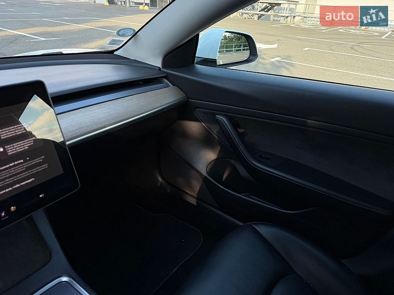 Седан Tesla Model 3 2021 в Києві