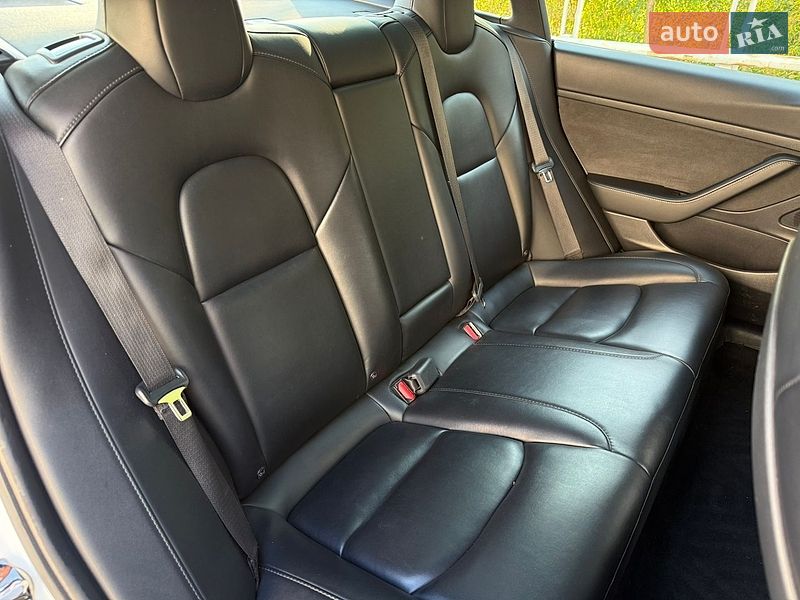 Седан Tesla Model 3 2021 в Києві